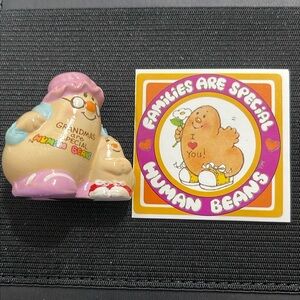 Enesco 1981 "Grandmas are Special" Vintage Ceramic Figurine Human beans figurine